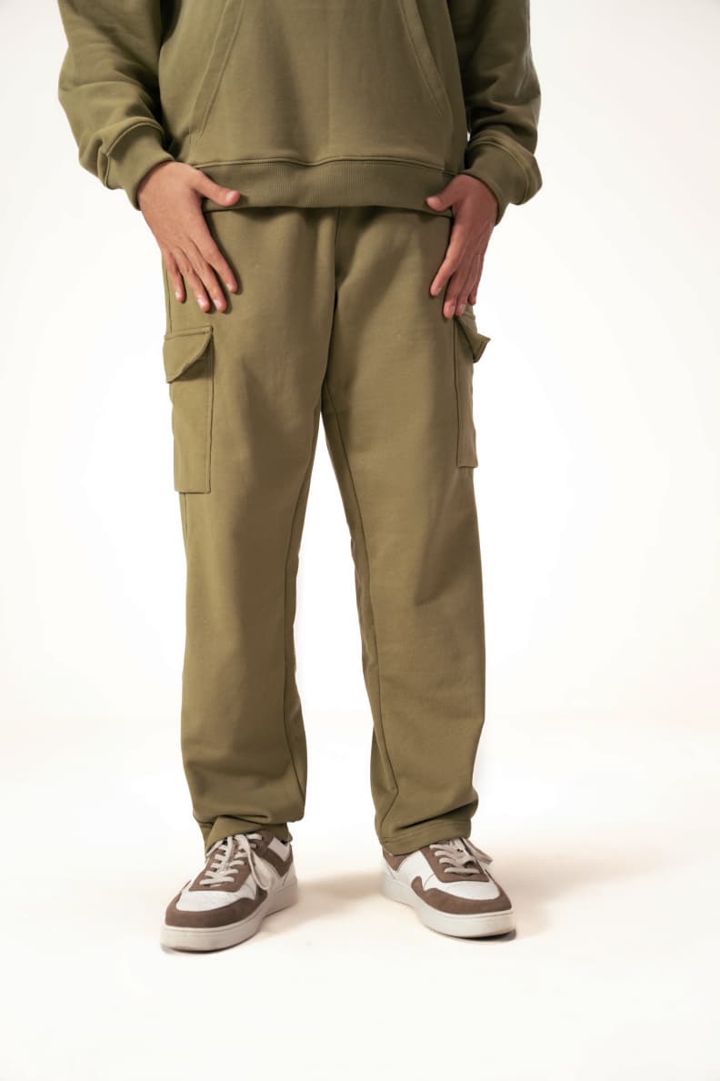 UTILITY CARGO PANT FRONT CLOSE WORN Olive martini