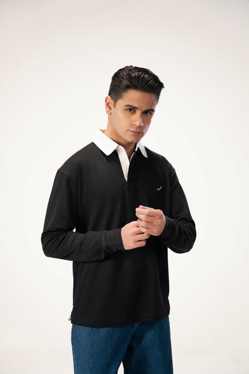 Man wearing classic rugby shirt with white collar Black/White
