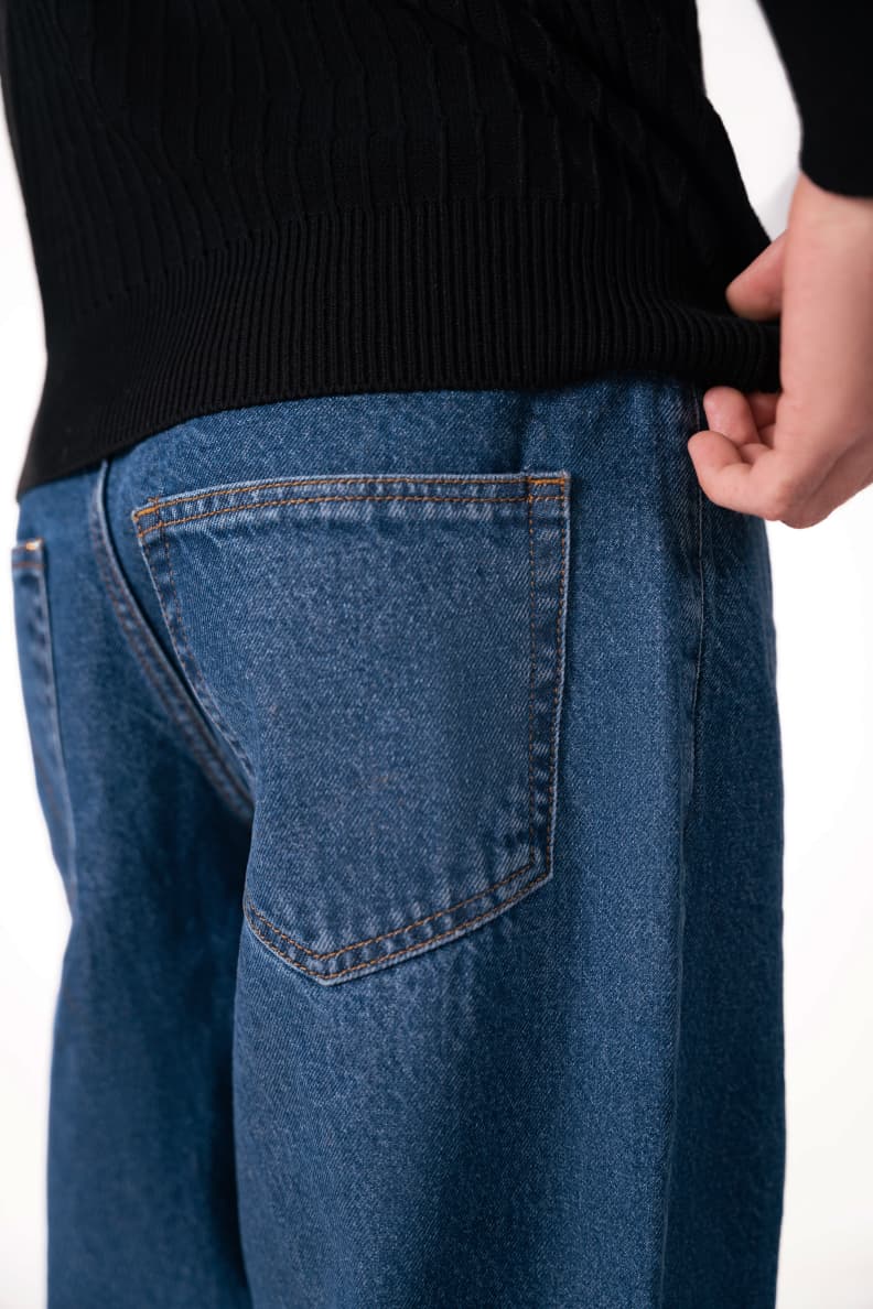 Relaxed Fit Jeans Back Pocket Detail
